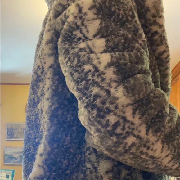 Rachel Roy SUPER thick comfy winter fancy coat. It’s is super soft. Never worn. - Picture 7 of 12